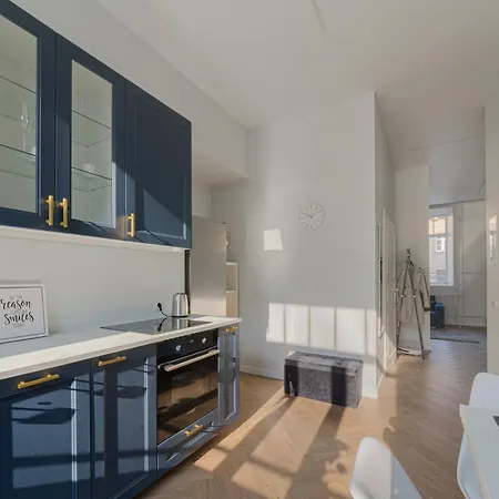 Brand New Luxury Apartment, Parking, Center