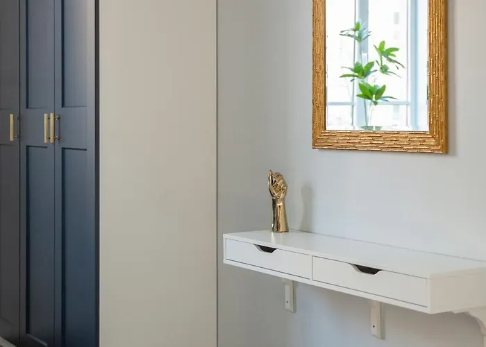 Brand New Luxury Apartment, Parking, Center