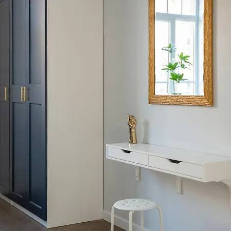 Brand New Luxury Apartment, Parking, Center