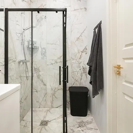 Brand New Luxury Apartment, Parking, Center Apartment